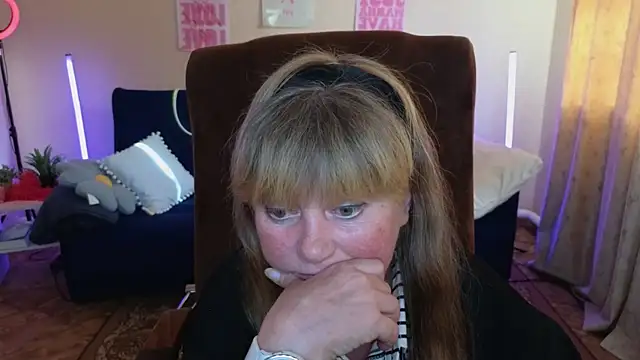 Snapshot of Melania_Cook chatting on 15, 5, 2026 Melania Cook online show from 15, 5, 2026