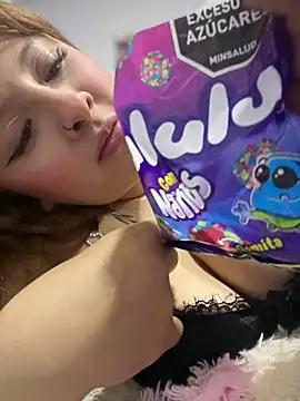 Snapshot of CharlotteUwU__ chatting on 2, 5, 2026 CharlotteUwU online show from 2, 5, 2026