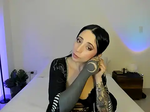Snapshot of EvangelineLoveee chatting on 1, 6, 2026 EvangelineLoveee online show from 1, 6, 2026