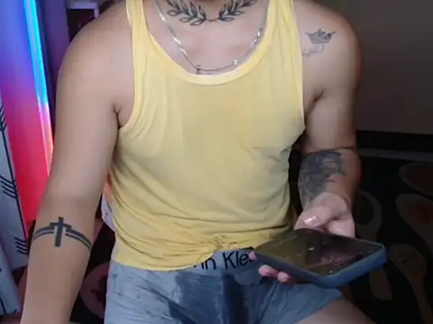Snapshot of Ashtonfuckingboi chatting on 3, 7, 2026 Ashtonfuckingboi online show from 3, 7, 2026