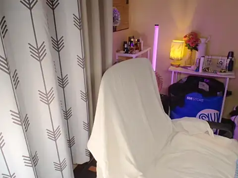 Snapshot of Ashtonfuckingboi chatting on 13, 7, 2026 Ashtonfuckingboi online show from 13, 7, 2026