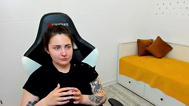 Snapshot of linphea chatting on 8, 5, 2026 linphea online show from 8, 5, 2026