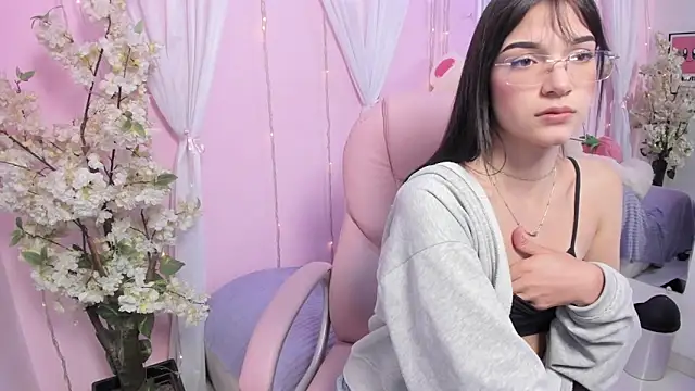 ShanelleDupont  online show from 18, 5, 2026