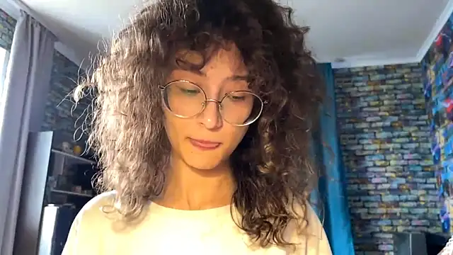 Snapshot of CurlyWinx chatting on 26, 5, 2026 CurlyWinx online show from 26, 5, 2026
