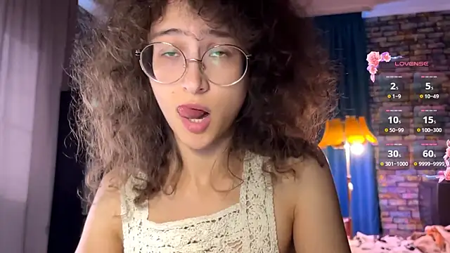Snapshot of CurlyWinx chatting on 3, 6, 2026 CurlyWinx online show from 3, 6, 2026