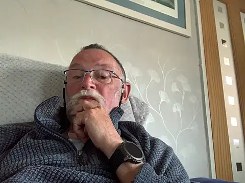 Snapshot of Moonraker64 chatting on 5, 5, 2026 Moonraker64 online show from 5, 5, 2026