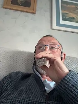 Snapshot of Moonraker64 chatting on 6, 5, 2026 Moonraker64 online show from 6, 5, 2026