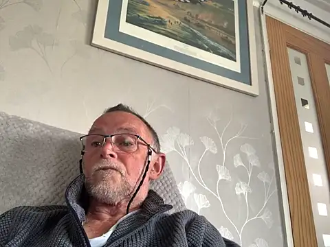 Snapshot of Moonraker64 chatting on 17, 5, 2026 Moonraker64 online show from 17, 5, 2026