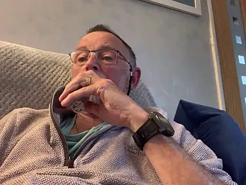 Snapshot of Moonraker64 chatting on 20, 5, 2026 Moonraker64 online show from 20, 5, 2026