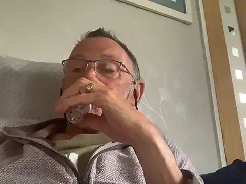 Snapshot of Moonraker64 chatting on 30, 5, 2026 Moonraker64 online show from 30, 5, 2026