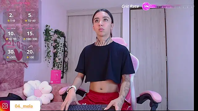 Snapshot of naomi_femme chatting on 6, 6, 2026 naomi femme online show from 6, 6, 2026