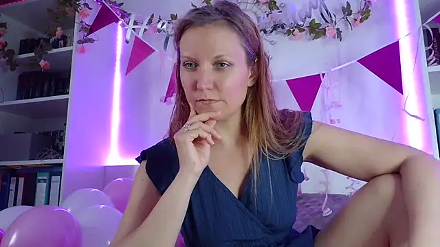 Snapshot of Candy_Cougar chatting on 24, 7, 2026 Candy Cougar online show from 24, 7, 2026