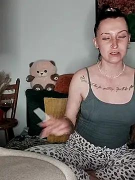 Snapshot of Goddessm00n1 chatting on 15, 5, 2026 Goddessm00n1 online show from 15, 5, 2026
