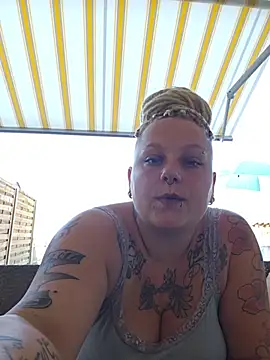 Snapshot of Lady_Peggi chatting on 25, 6, 2026 Lady Peggi online show from 25, 6, 2026