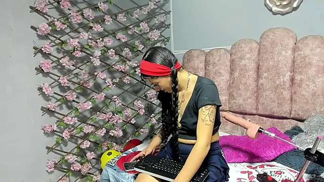 Snapshot of Sharlotshh chatting on 11, 7, 2026 Sharlotshh online show from 11, 7, 2026