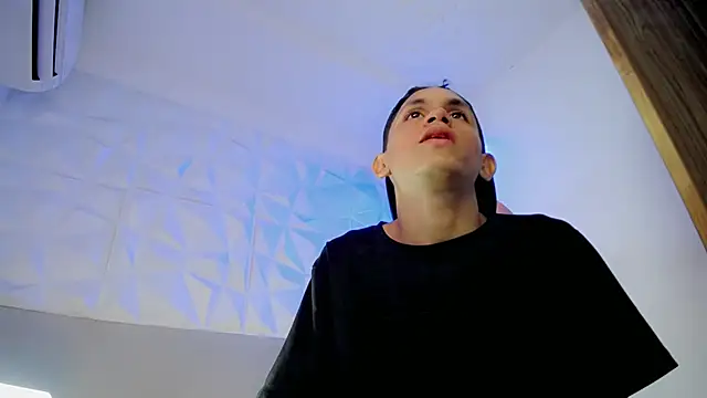 Snapshot of sombra_18 chatting on 22, 7, 2026 sombra 18 online show from 22, 7, 2026