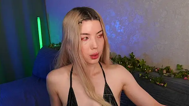 Snapshot of LindaThackerr chatting on 22, 5, 2026 LindaThackerr online show from 22, 5, 2026