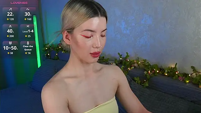 Snapshot of LindaThackerr chatting on 19, 6, 2026 LindaThackerr online show from 19, 6, 2026