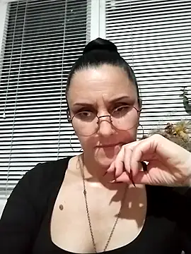 Snapshot of MillaMia45 chatting on 9, 5, 2026 MillaMia45 online show from 9, 5, 2026
