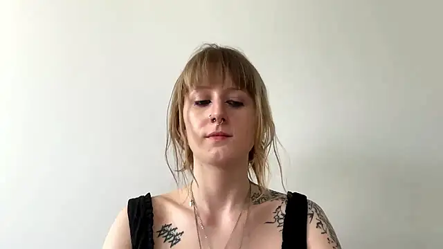 Snapshot of LaraLovely chatting on 13, 7, 2026 LaraLovely online show from 13, 7, 2026