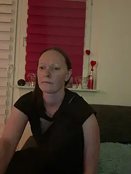 LindaLee90 online show from 25, 6, 2026