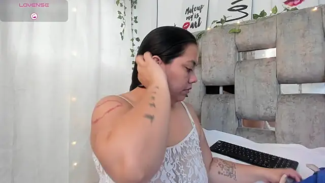 Snapshot of EmmyBellamy chatting on 11, 6, 2026 EmmyBellamy online show from 11, 6, 2026