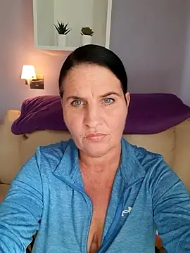 Snapshot of Velvet-Milf chatting on 15, 5, 2026 Velvet-Milf online show from 15, 5, 2026