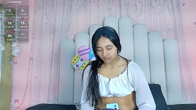 Hollyyqueen  online show from 10, 6, 2026