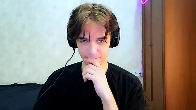 Snapshot of Zombde chatting on 12, 5, 2026 Zombde online show from 12, 5, 2026