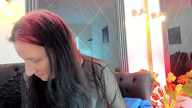 Snapshot of CloeMature chatting on 6, 8, 2026 CloeMature online show from 6, 8, 2026