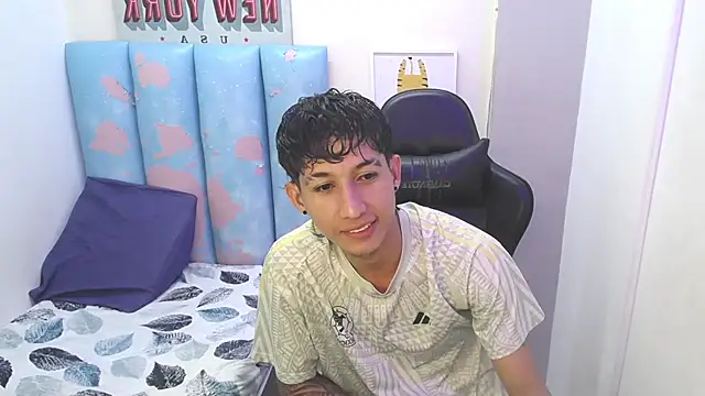 Snapshot of liam_play chatting on 2, 6, 2026 liam play online show from 2, 6, 2026