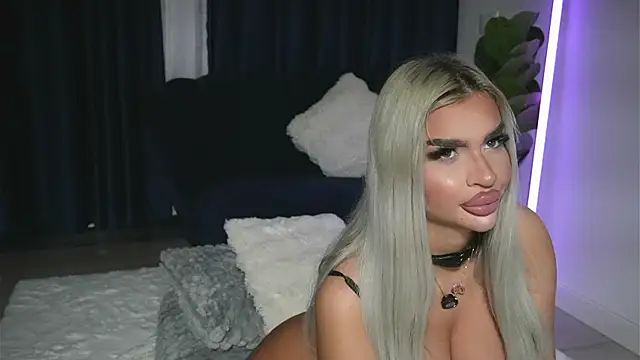 Snapshot of ChrystalCade chatting on 3, 7, 2026 ChrystalCade online show from 3, 7, 2026
