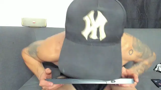 Snapshot of AlexRoyce_ chatting on 11, 6, 2026 AlexRoyce online show from 11, 6, 2026