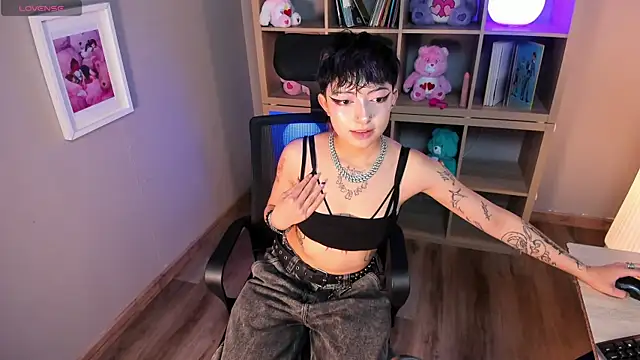Snapshot of shiny_wolf chatting on 18, 6, 2026 shiny wolf online show from 18, 6, 2026