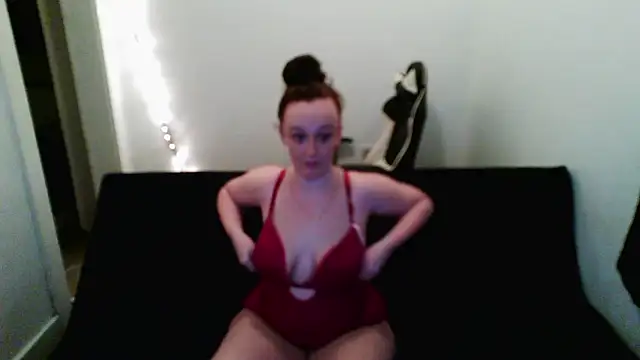PeechyXOXO online show from 6, 5, 2026