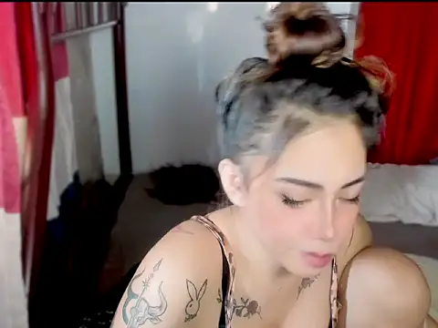 ArianaLore online show from 5, 7, 2026