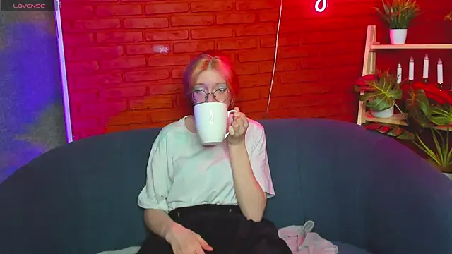 Snapshot of FoxxyyPolly chatting on 14, 5, 2026 FoxxyyPolly online show from 14, 5, 2026