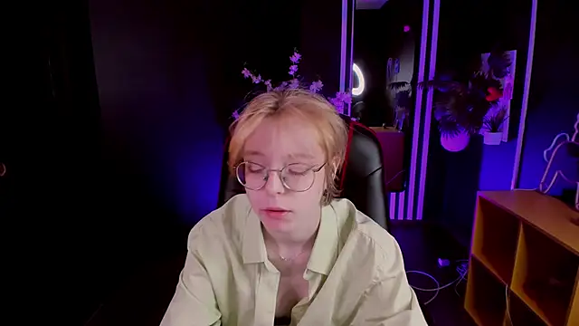 Snapshot of FoxxyyPolly chatting on 18, 5, 2026 FoxxyyPolly online show from 18, 5, 2026
