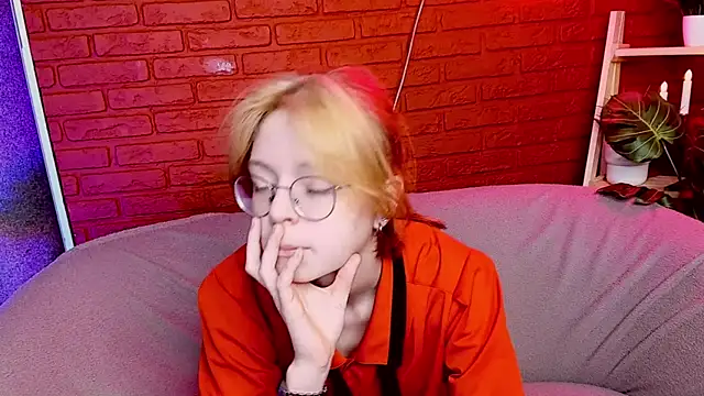 Snapshot of FoxxyyPolly chatting on 21, 5, 2026 FoxxyyPolly online show from 21, 5, 2026