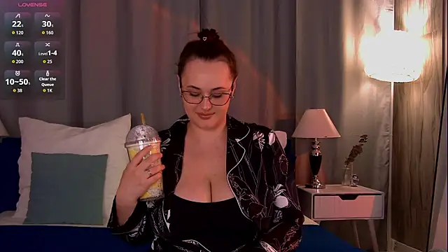 Snapshot of Queen_Monica_ chatting on 24, 7, 2026 Queen Monica online show from 24, 7, 2026