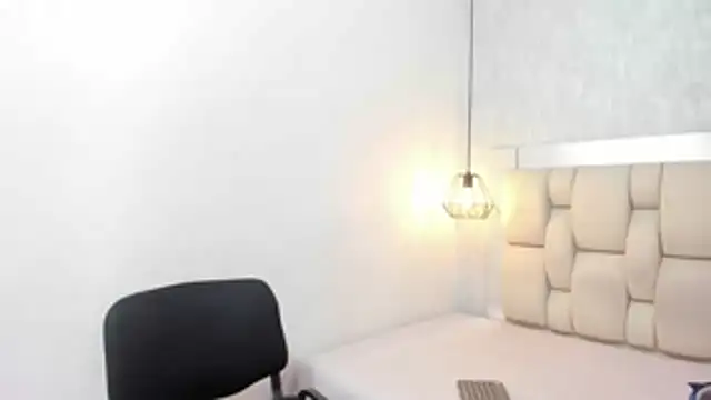 Snapshot of Bella_adamss_ chatting on 24, 6, 2026 Bella adamss online show from 24, 6, 2026