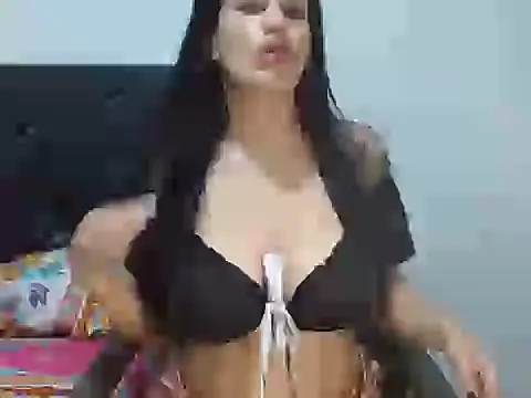 Snapshot of KarolRodr chatting on 15, 5, 2026 KarolRodr online show from 15, 5, 2026