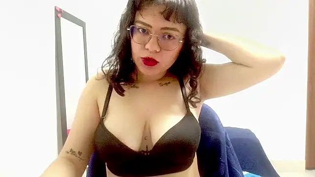 Snapshot of Nix-Vane chatting on 14, 5, 2026 Nix-Vane online show from 14, 5, 2026