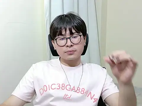 Snapshot of kuromi_boy chatting on 24, 6, 2026 kuromi boy online show from 24, 6, 2026