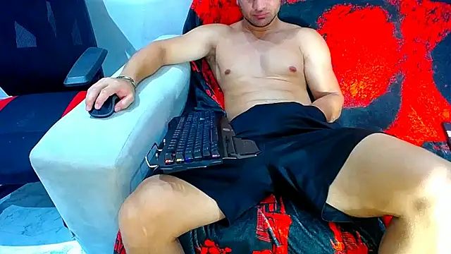 Snapshot of hugo_19cm chatting on 30, 4, 2026 hugo 19cm online show from 30, 4, 2026