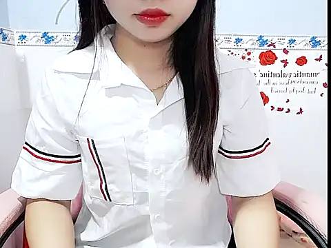 Snapshot of Emilysexy_cut chatting on 19, 6, 2026 Emilysexy cut online show from 19, 6, 2026