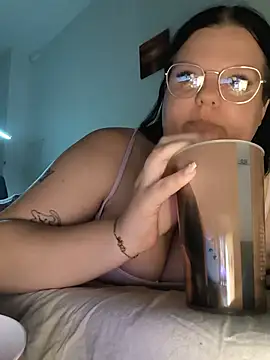 Snapshot of BadMommyyyyy chatting on 18, 5, 2026 BadMommyyyyy online show from 18, 5, 2026