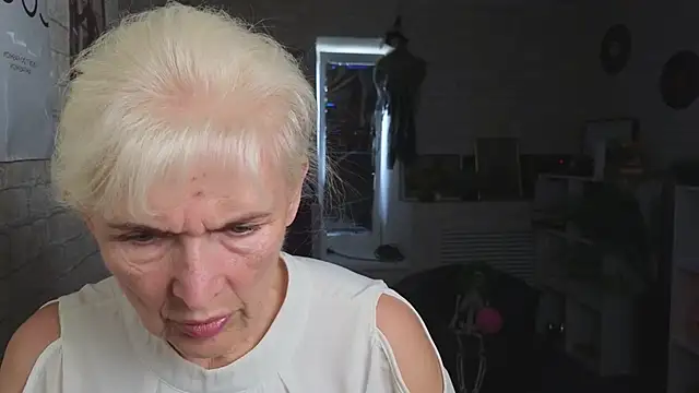 Snapshot of Nia_Natur chatting on 4, 6, 2026 Nia Natur online show from 4, 6, 2026
