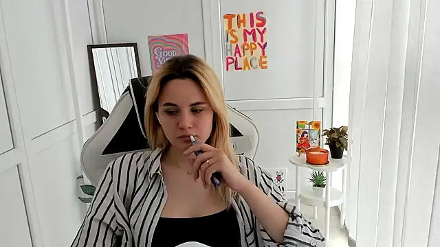 Snapshot of Emma_starrs_ chatting on 10, 6, 2026 Emma starrs online show from 10, 6, 2026