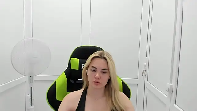 Snapshot of Emma_starrs_ chatting on 29, 6, 2026 Emma starrs online show from 29, 6, 2026